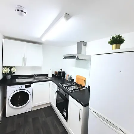 Comfy Lower Ground In Holiday home