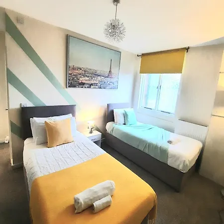 Comfy Lower Ground In Holiday home
